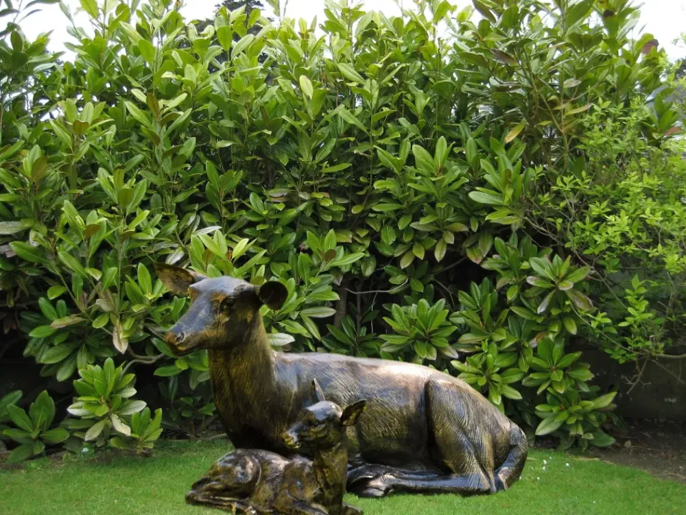 Stags & Deers^Statues & Sculptures Laying Doe & Fawn 55cm Bronze Metal Garden Statues